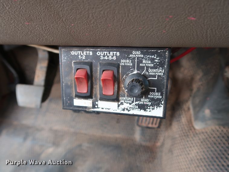 image for item DG4130 2005 Chevrolet Silverado 2500HD LS pickup truck