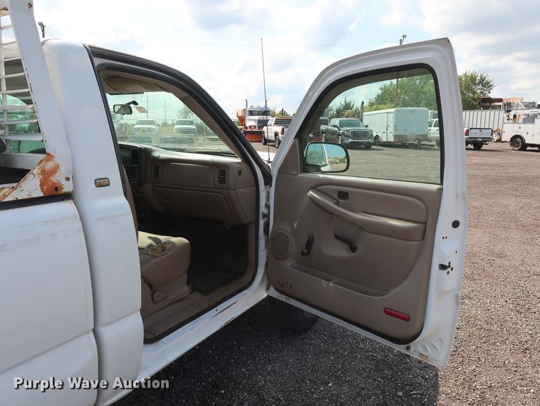 image for item DG4130 2005 Chevrolet Silverado 2500HD LS pickup truck