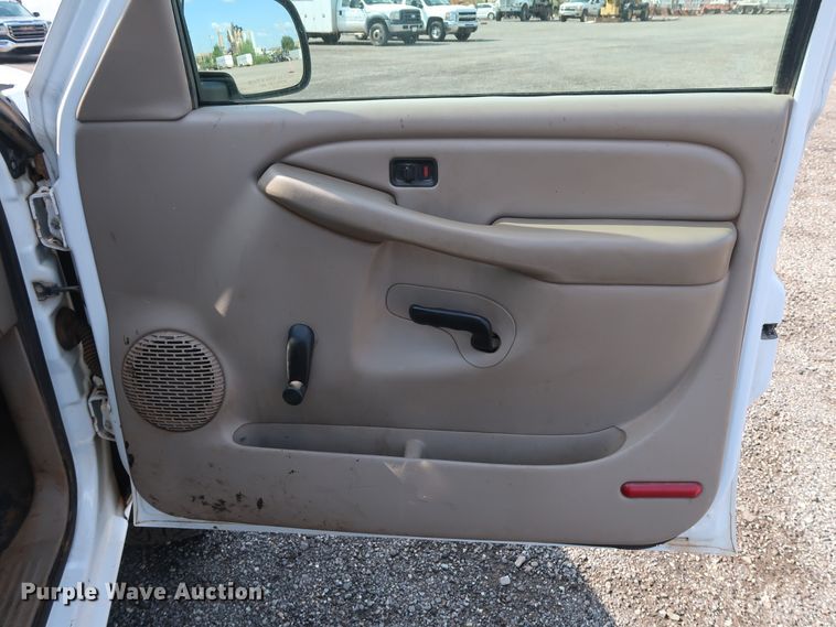 image for item DG4130 2005 Chevrolet Silverado 2500HD LS pickup truck