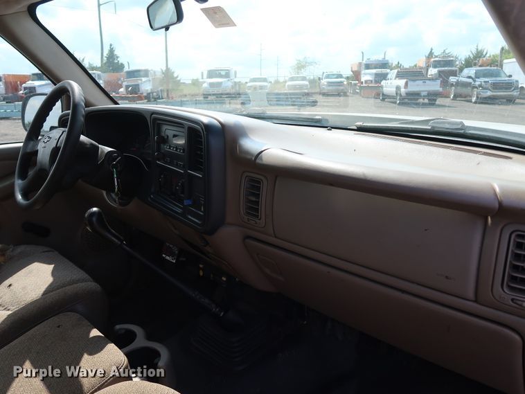 image for item DG4130 2005 Chevrolet Silverado 2500HD LS pickup truck