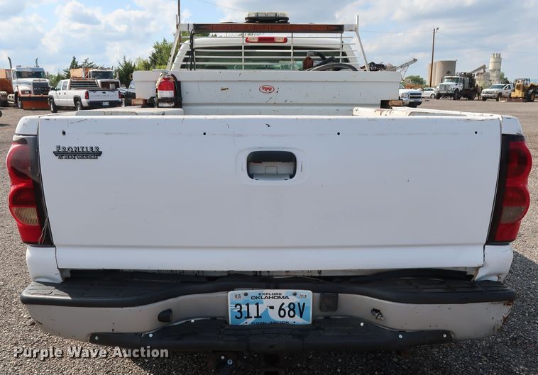 image for item DG4130 2005 Chevrolet Silverado 2500HD LS pickup truck