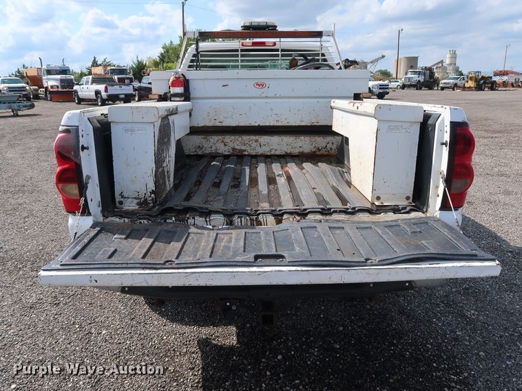 image for item DG4130 2005 Chevrolet Silverado 2500HD LS pickup truck