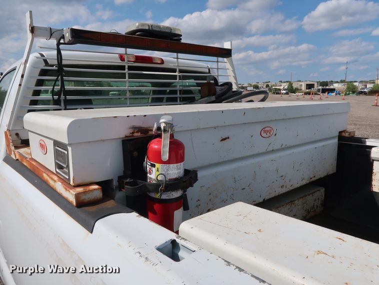 image for item DG4130 2005 Chevrolet Silverado 2500HD LS pickup truck