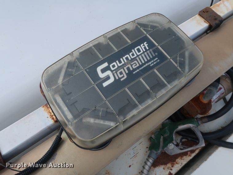 image for item DG4130 2005 Chevrolet Silverado 2500HD LS pickup truck