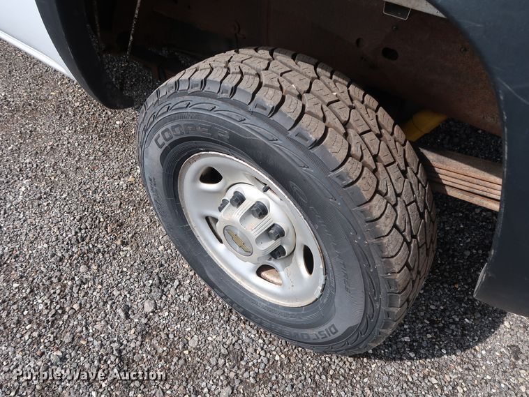 image for item DG4130 2005 Chevrolet Silverado 2500HD LS pickup truck