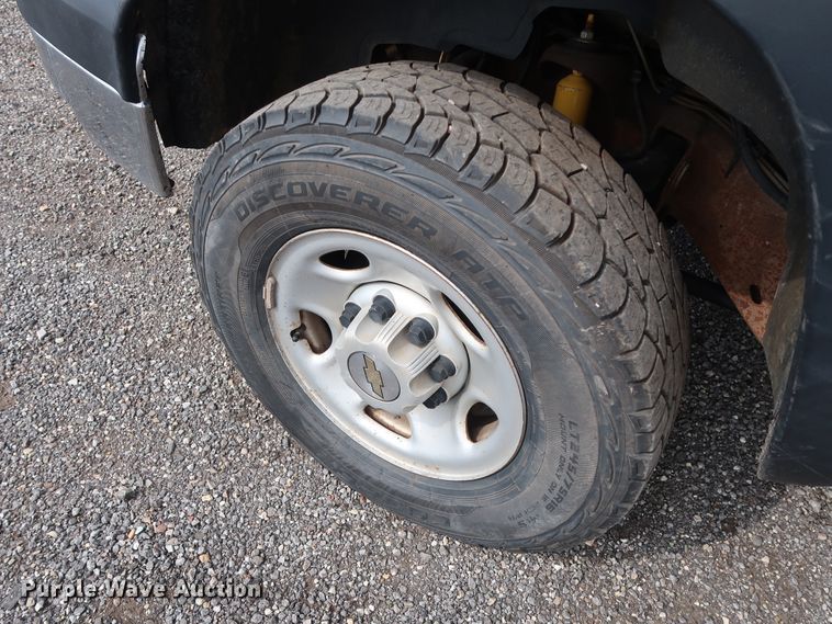 image for item DG4130 2005 Chevrolet Silverado 2500HD LS pickup truck