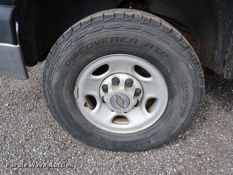 image for item DG4130 2005 Chevrolet Silverado 2500HD LS pickup truck