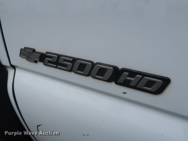 image for item DG4130 2005 Chevrolet Silverado 2500HD LS pickup truck