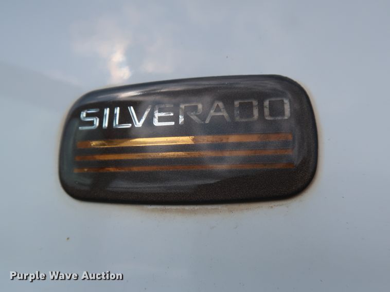 image for item DG4130 2005 Chevrolet Silverado 2500HD LS pickup truck