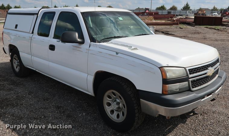 image for item DG4131 2006 Chevrolet Silverado 1500 LS Ext. Cab pickup truck