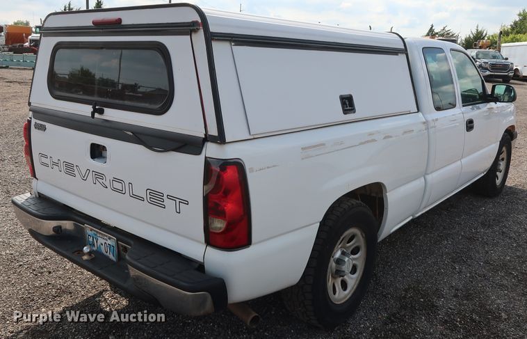 image for item DG4131 2006 Chevrolet Silverado 1500 LS Ext. Cab pickup truck