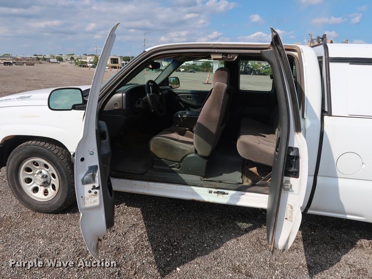 image for item DG4131 2006 Chevrolet Silverado 1500 LS Ext. Cab pickup truck