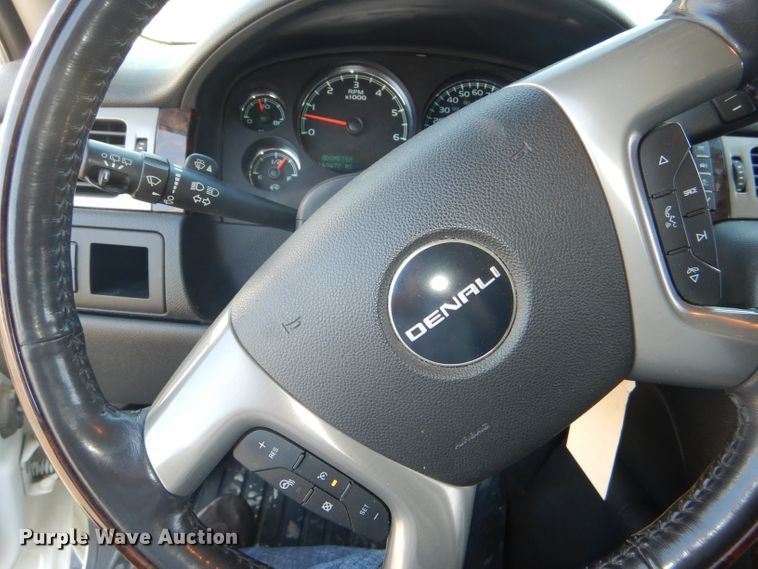 image for item DG4908 2011 GMC Yukon Denali XL SUV
