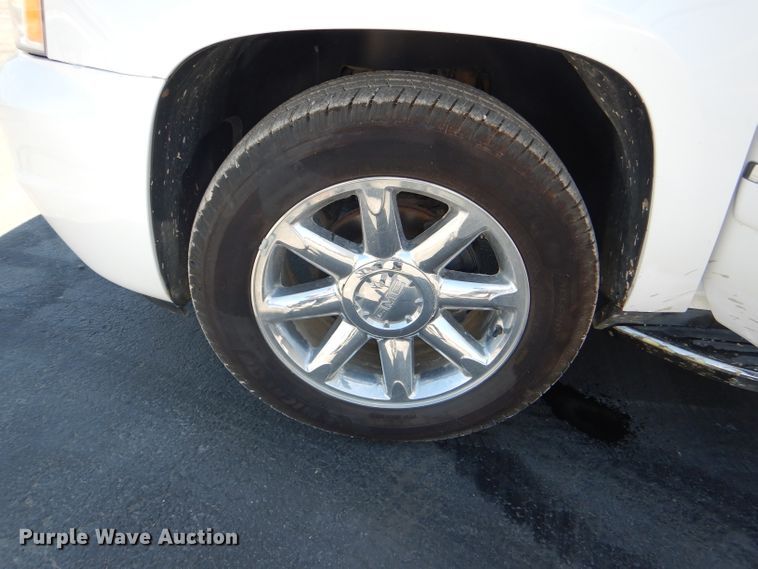 image for item DG4908 2011 GMC Yukon Denali XL SUV