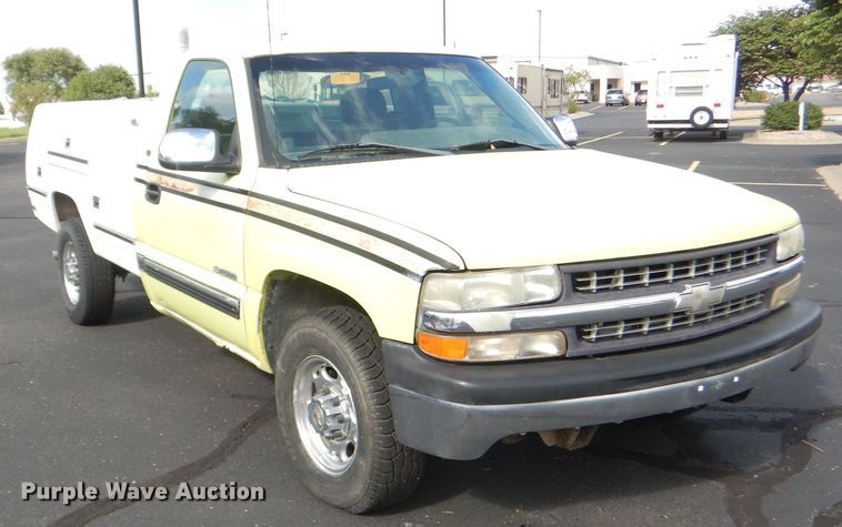 image for item DG4999 2000 Chevrolet Silverado 2500 LS utility bed pickup truck