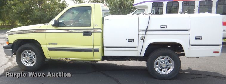 image for item DG4999 2000 Chevrolet Silverado 2500 LS utility bed pickup truck