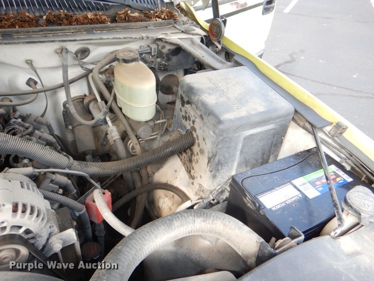 image for item DG4999 2000 Chevrolet Silverado 2500 LS utility bed pickup truck