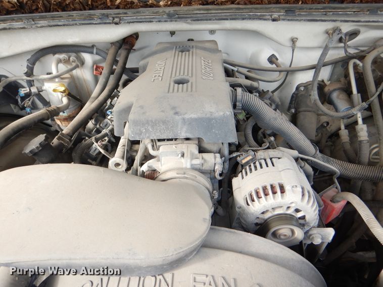 image for item DG4999 2000 Chevrolet Silverado 2500 LS utility bed pickup truck