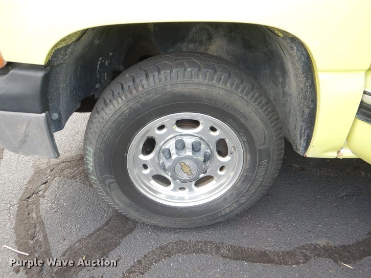 image for item DG4999 2000 Chevrolet Silverado 2500 LS utility bed pickup truck