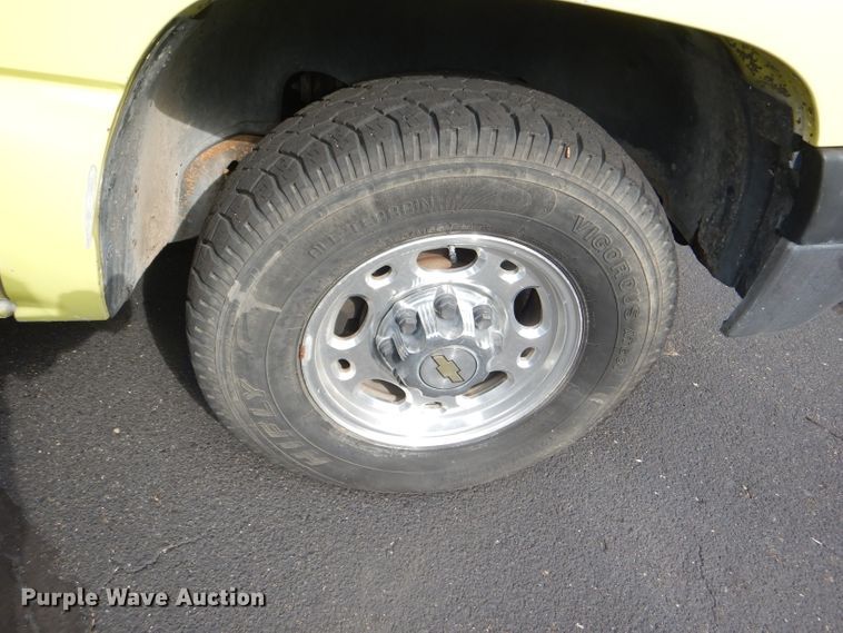 image for item DG4999 2000 Chevrolet Silverado 2500 LS utility bed pickup truck