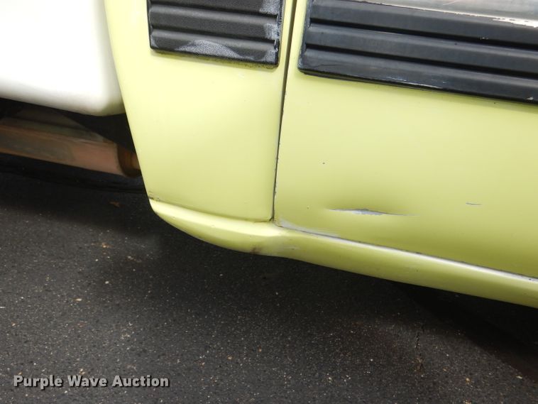 image for item DG4999 2000 Chevrolet Silverado 2500 LS utility bed pickup truck