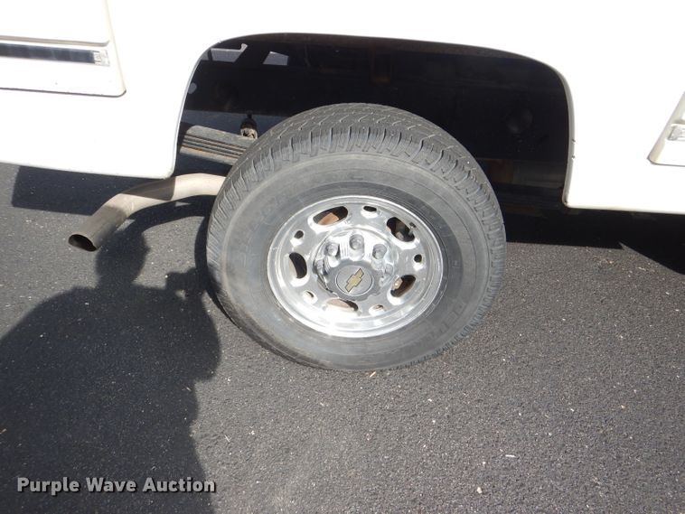 image for item DG4999 2000 Chevrolet Silverado 2500 LS utility bed pickup truck