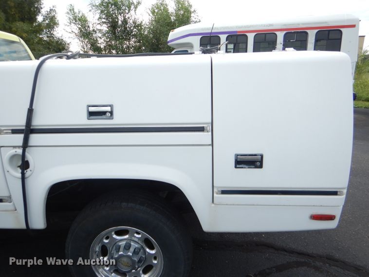 image for item DG4999 2000 Chevrolet Silverado 2500 LS utility bed pickup truck