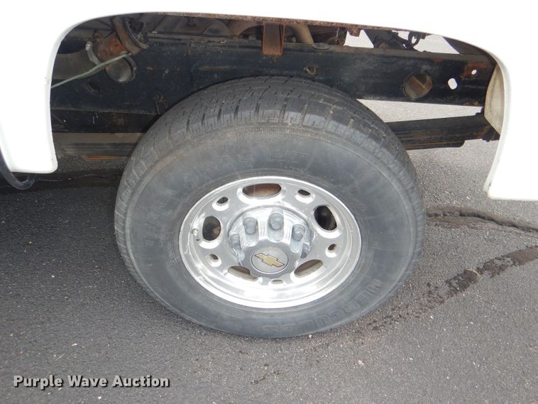 image for item DG4999 2000 Chevrolet Silverado 2500 LS utility bed pickup truck