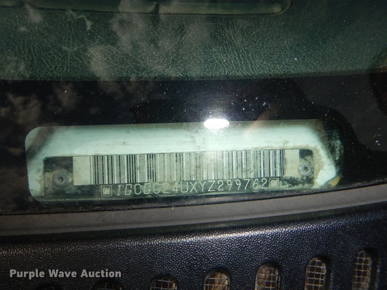 image for item DG4999 2000 Chevrolet Silverado 2500 LS utility bed pickup truck