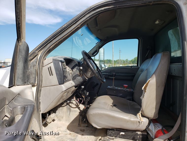 image for item DG7516 2000 Ford F750 Super Duty dump truck