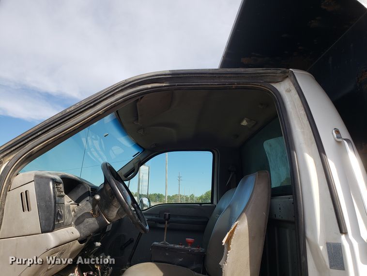 image for item DG7516 2000 Ford F750 Super Duty dump truck