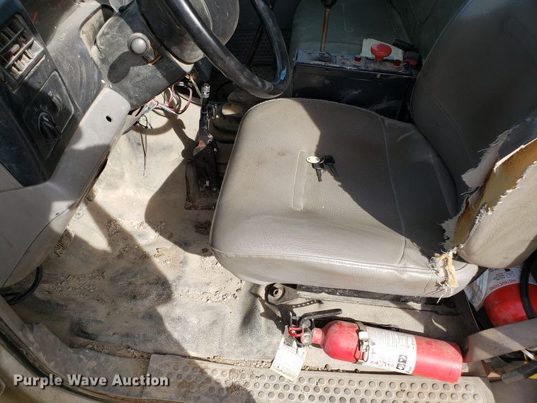 image for item DG7516 2000 Ford F750 Super Duty dump truck