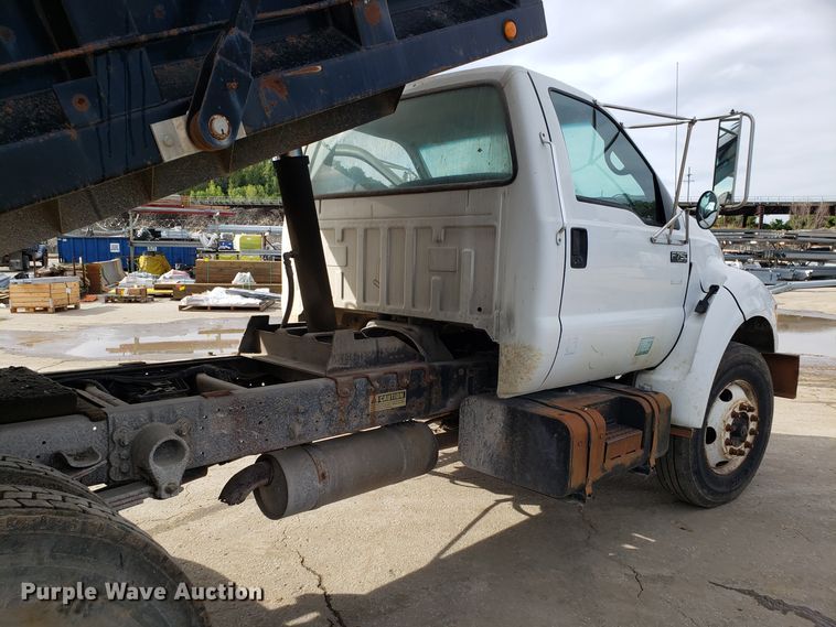image for item DG7516 2000 Ford F750 Super Duty dump truck