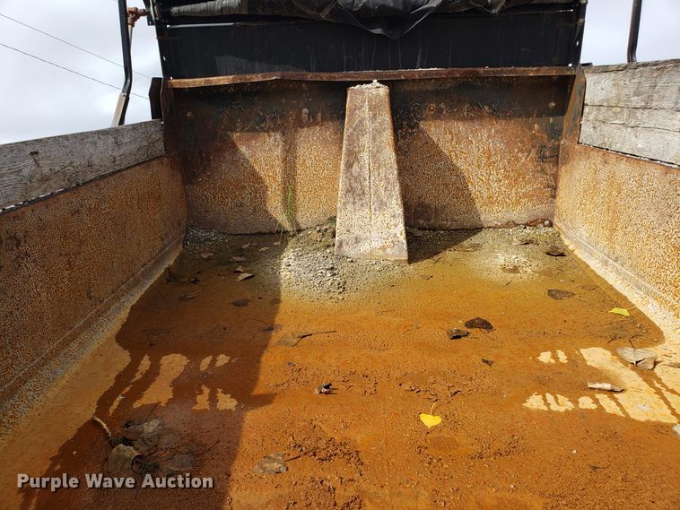 image for item DG7516 2000 Ford F750 Super Duty dump truck