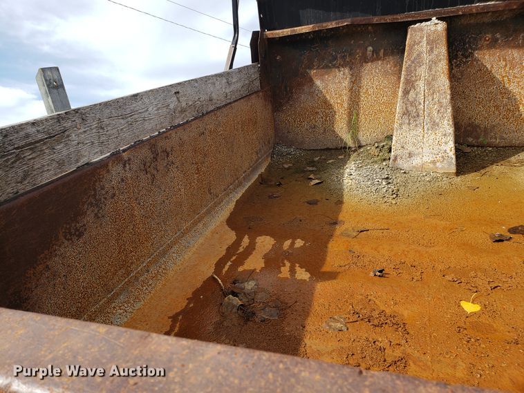 image for item DG7516 2000 Ford F750 Super Duty dump truck