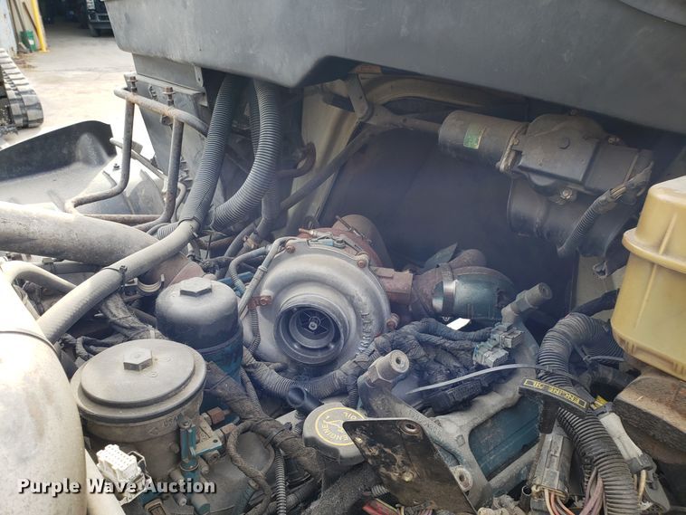 image for item DG7517 2003 International 4200 flatbed truck