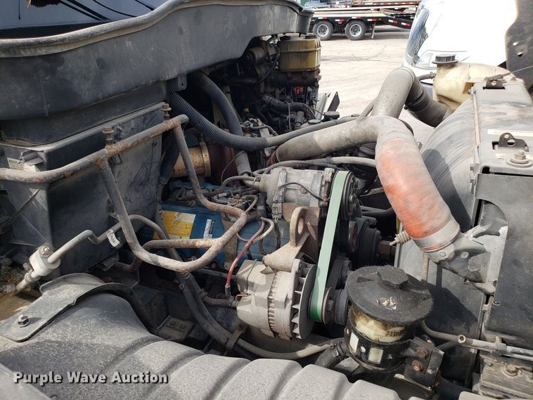 image for item DG7517 2003 International 4200 flatbed truck