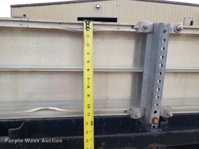 image for item DG7517 2003 International 4200 flatbed truck