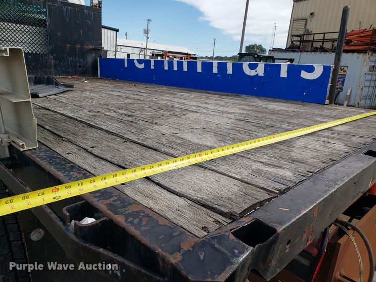 image for item DG7517 2003 International 4200 flatbed truck