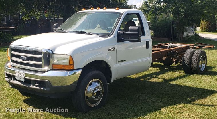image for item DG7527 2001 Ford F550 truck cab and chassis