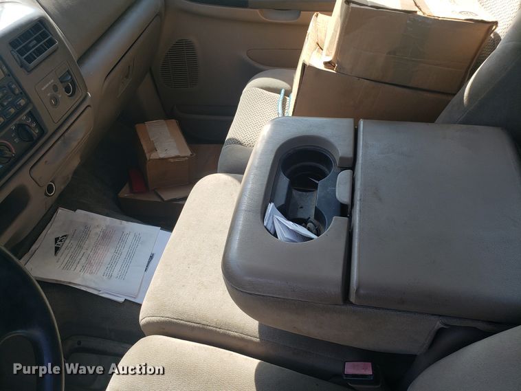 image for item DG7527 2001 Ford F550 truck cab and chassis