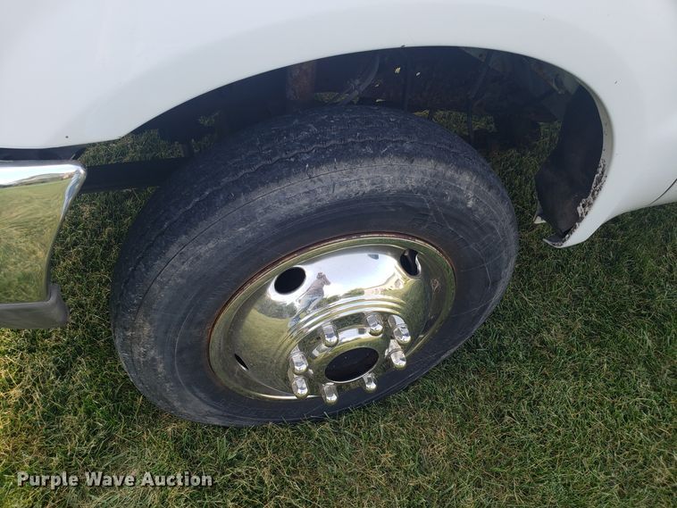 image for item DG7527 2001 Ford F550 truck cab and chassis