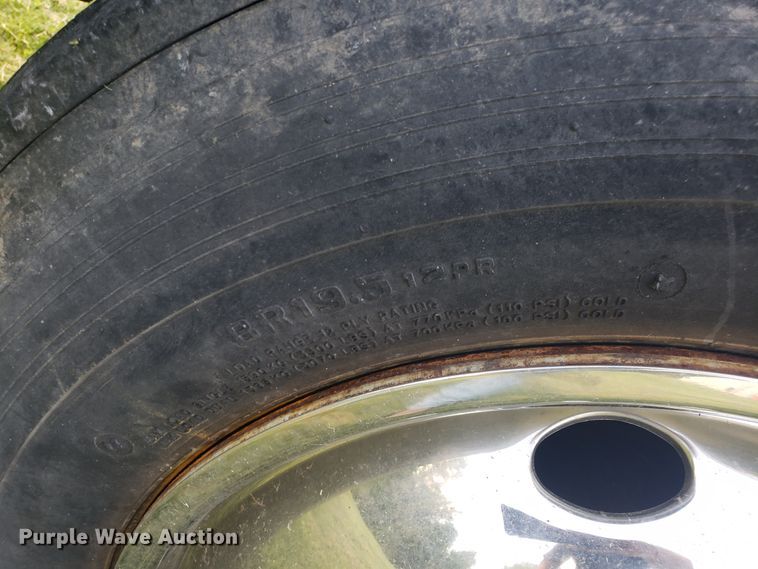 image for item DG7527 2001 Ford F550 truck cab and chassis