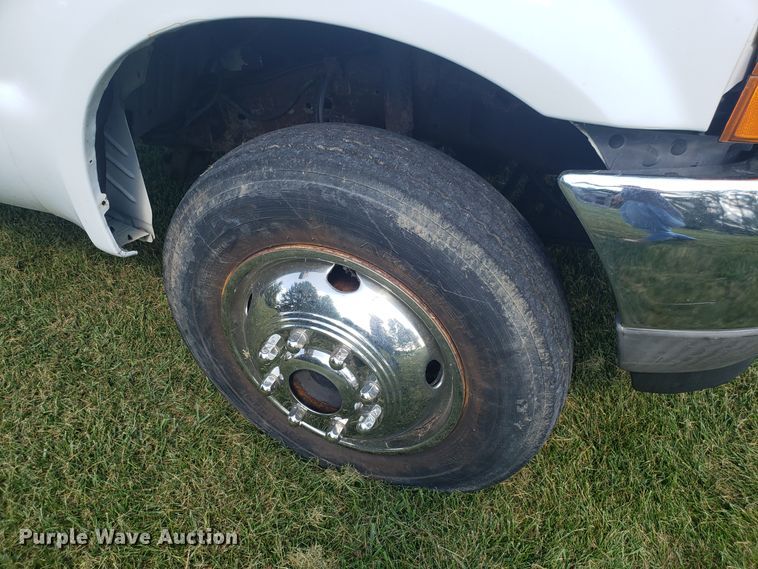 image for item DG7527 2001 Ford F550 truck cab and chassis