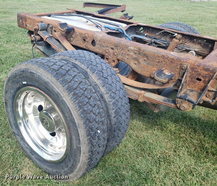 image for item DG7527 2001 Ford F550 truck cab and chassis