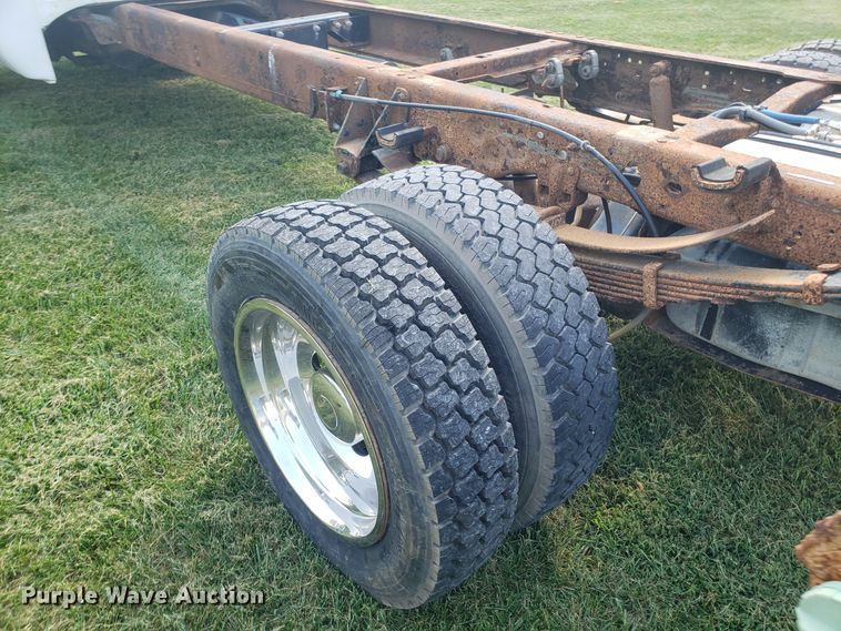 image for item DG7527 2001 Ford F550 truck cab and chassis