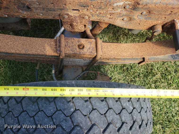 image for item DG7527 2001 Ford F550 truck cab and chassis