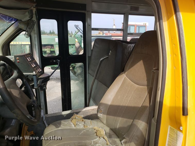 image for item DG7539 1998 GMC Savana G3500 school bus