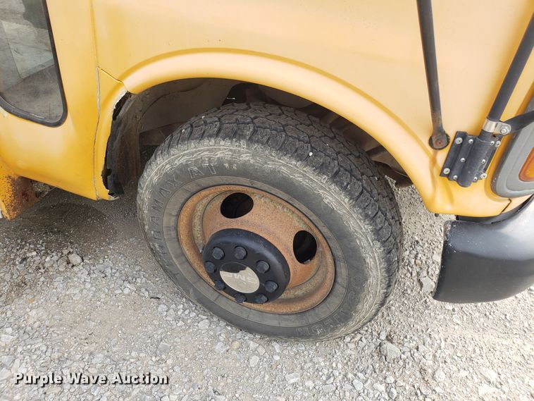 image for item DG7539 1998 GMC Savana G3500 school bus