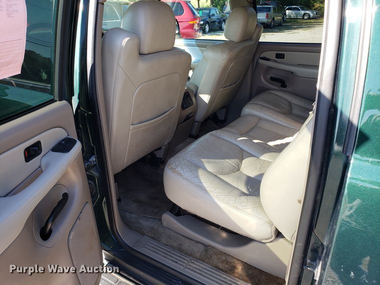 image for item DG7603 2003 Chevrolet Suburban 1500 SUV